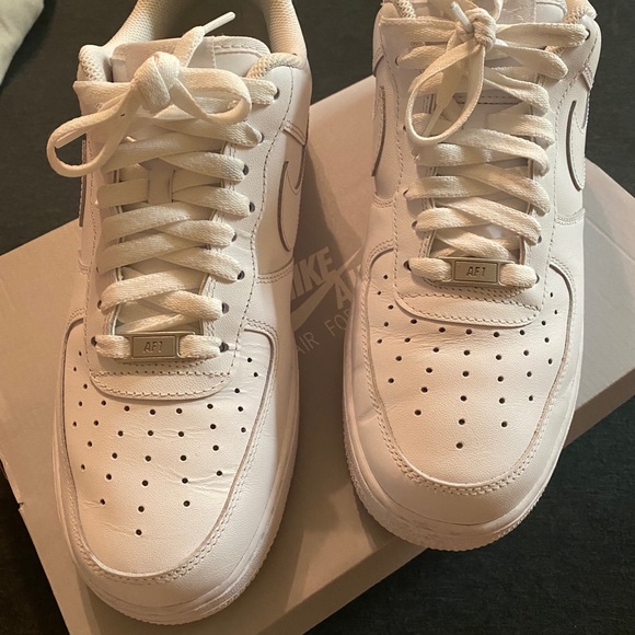 Air Force 1 - Picture 2 of 7